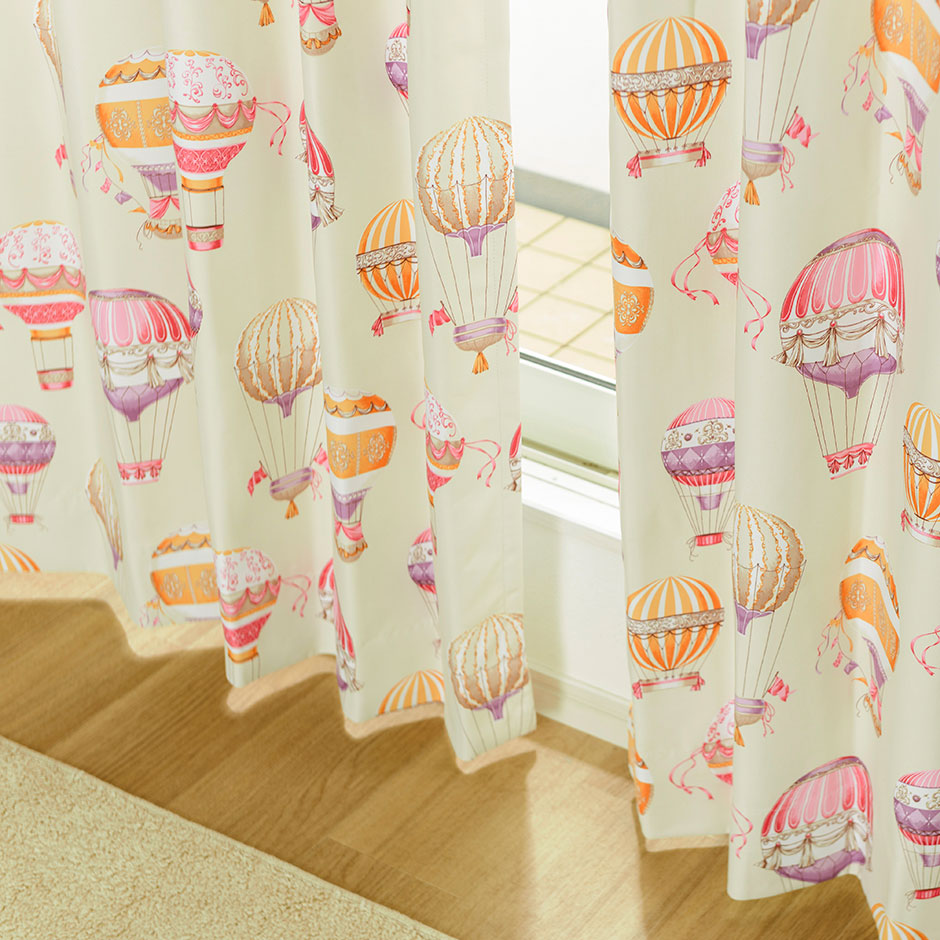 カラフルな気球柄がかわいいレトロな雰囲気の3級遮光カーテン D 1180 1枚 遮光カーテン通販専門店 ふくろうのカーテン