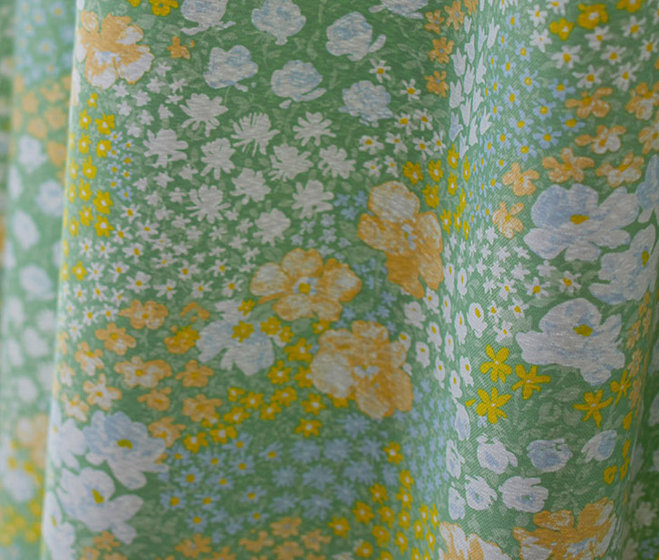 【2級遮光カーテン】お花畑のような北欧風花柄プリント　オハナバタケ